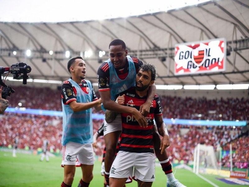 Flamengo vence o Atltico-MG por 3 a 1 no jogo de ida da final da Copa do Brasil